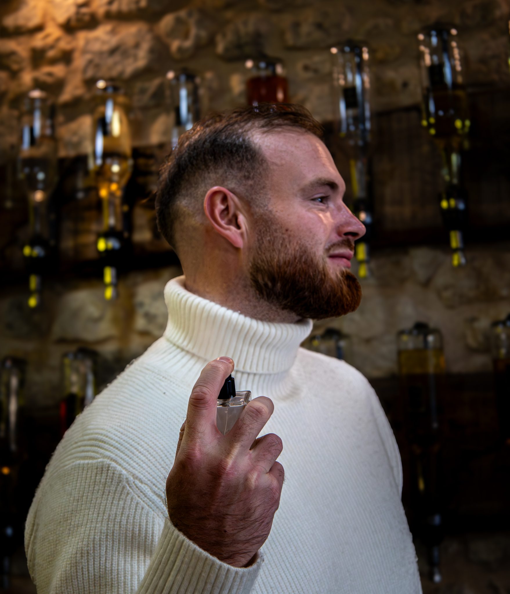 Leny, fondateur de Smell Like Ynel, dans sa boutique de Lesparre-Médoc
